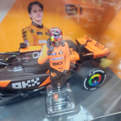 Bburago - 2024 McLaren F1 MCL38 - With #81 Oscar Piastri Figurine - 1:24 Scale