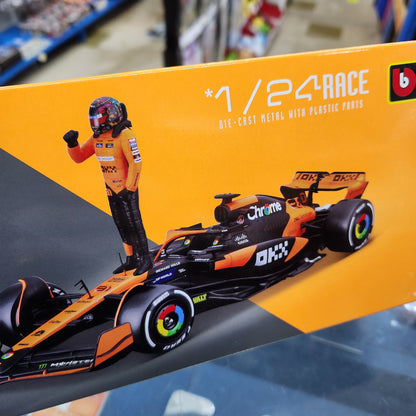 Bburago - 2024 McLaren F1 MCL38 - With #81 Oscar Piastri Figurine - 1:24 Scale