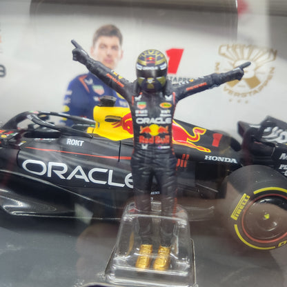 Bburago - 2023 Oracle Red Bull Racing RB19 - With #1 Max Verstappen Figurine 1:24 Scale