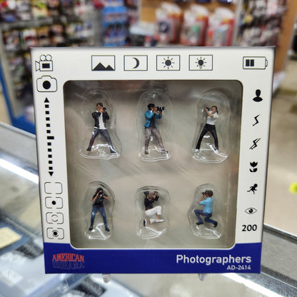 American Diorama - Diecast Figures 'Photographers' Set - 1:64 Scale