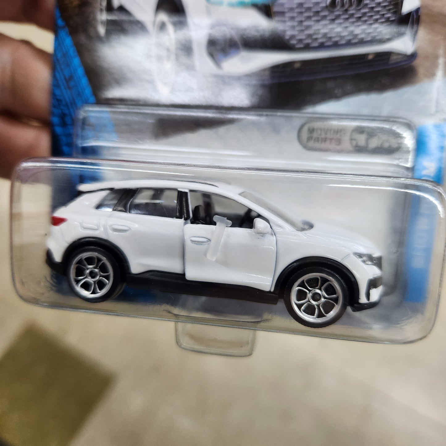 Majorette - Showroom Series Premium Cars - Audi Q4 E-Tron (White)