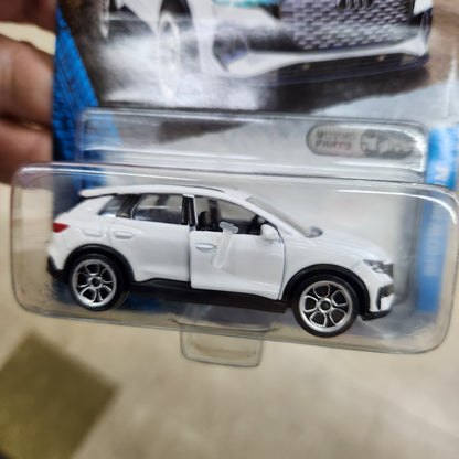 Majorette - Showroom Series Premium Cars - Audi Q4 E-Tron (White)