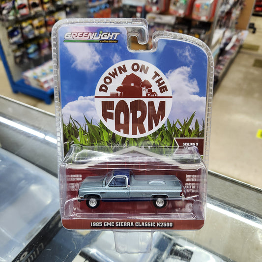 Greenlight - 'Down on the Farm' Series 9 - 1985 GMC Sierra Classic K2500 - 1:64 Scale