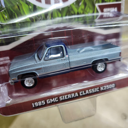 Greenlight - 'Down on the Farm' Series 9 - 1985 GMC Sierra Classic K2500 - 1:64 Scale