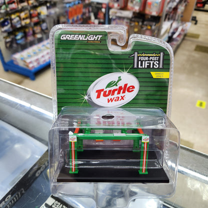 Greenlight - Adjustable Four Post Lift 'Turtle Wax' - 1:64 Scale