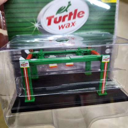 Greenlight - Adjustable Four Post Lift 'Turtle Wax' - 1:64 Scale