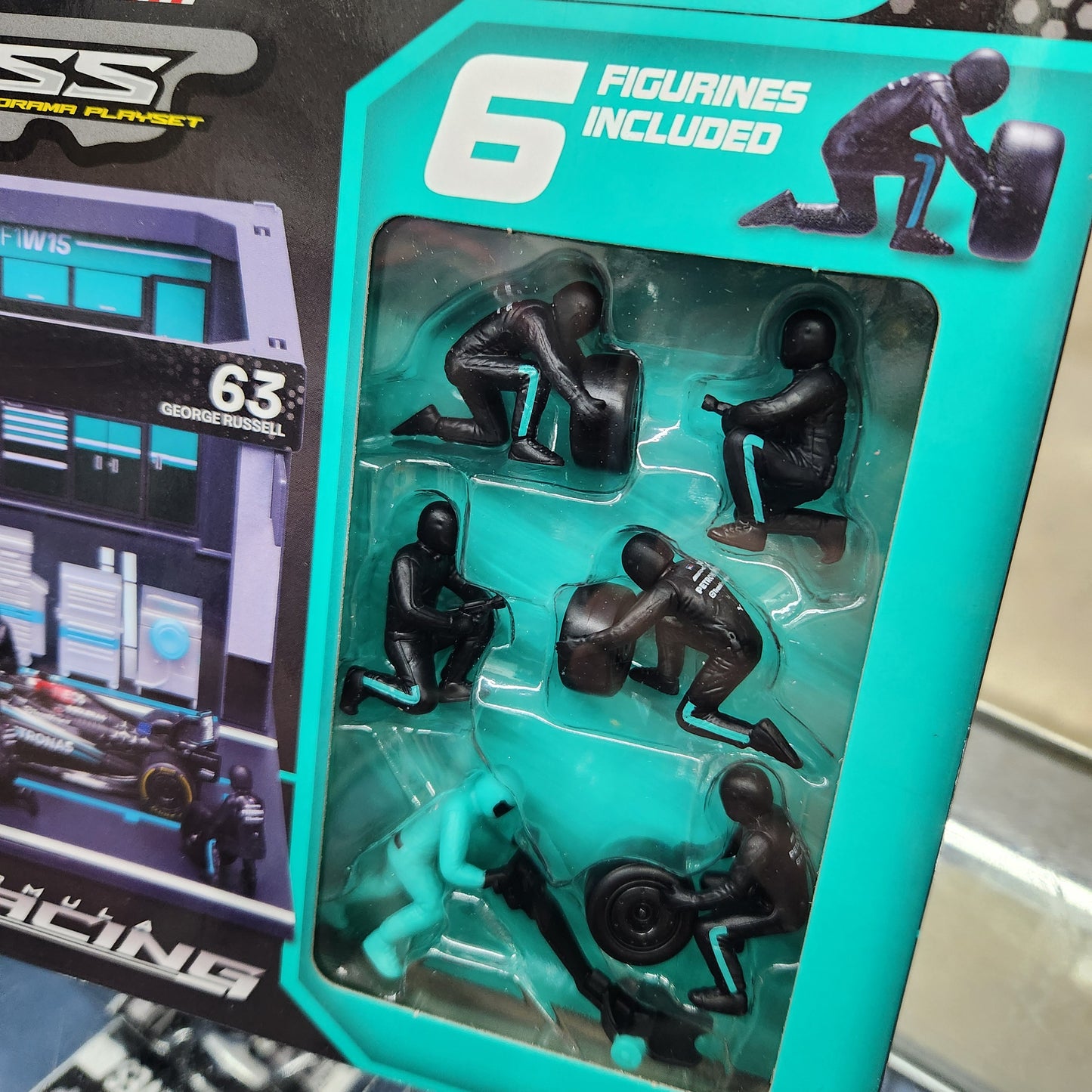 Bburago - 2024 Mercedes-AMG F1 Pit Pass Playset - #63 George Russell - 1:43 Scale