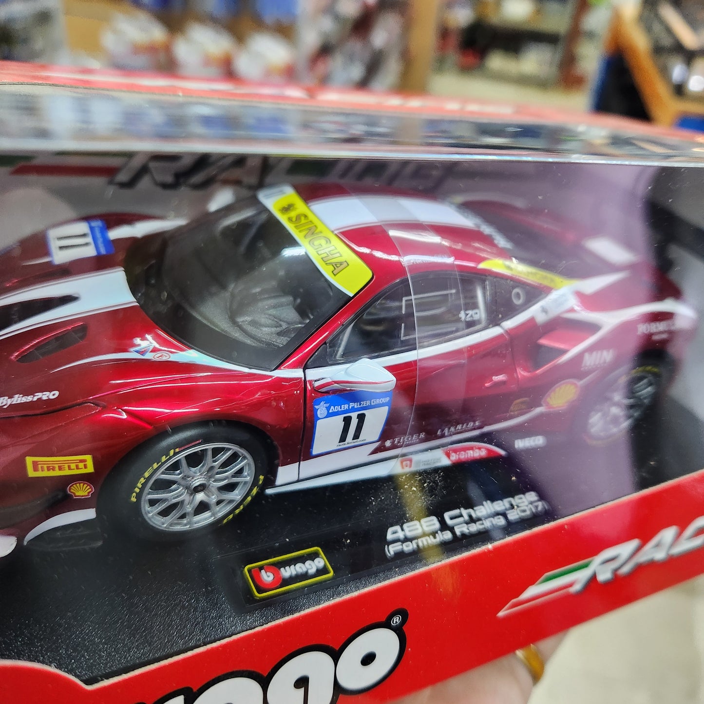 Bburago - Ferrari Racing - 2017 Ferrari 488 Challenge #11 Formula Racing - 1:24 Scale