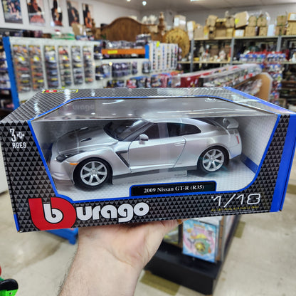 Bburago - 2009 Nissan GT-R (R-35) Silver - 1:18 Scale