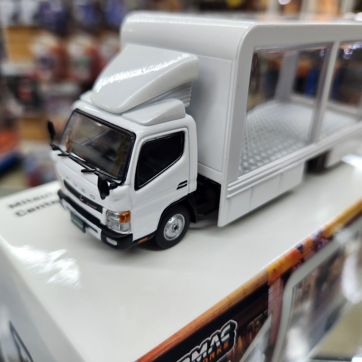 Tarmac Works - Mitsubishi Fuso Canter - Mobile Display Truck (White)