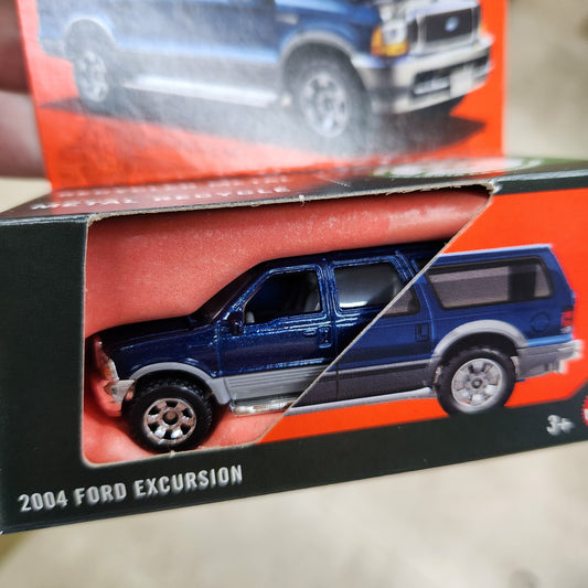 Matchbox - Moving Parts - 2004 Ford Excursion - 1:64 Scale