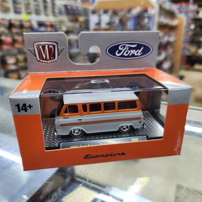 M2 Machines - 'Detroit Muscle' Series 89 - 1965 Ford Falcon Club Wagon