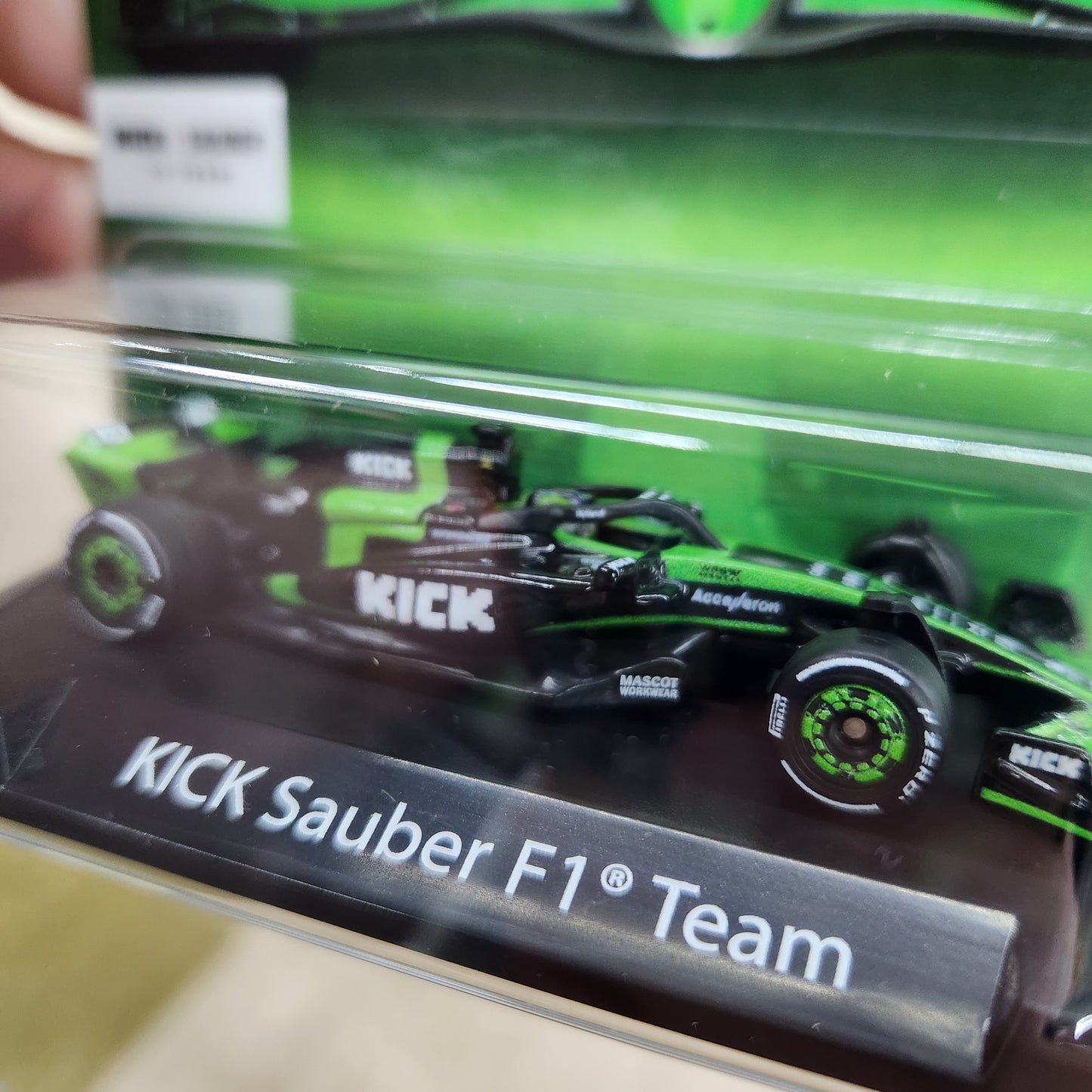 Hot Wheels Premium - 2024 Formula 1 KICK Sauber F1 Team - #77 Valtteri Bottas