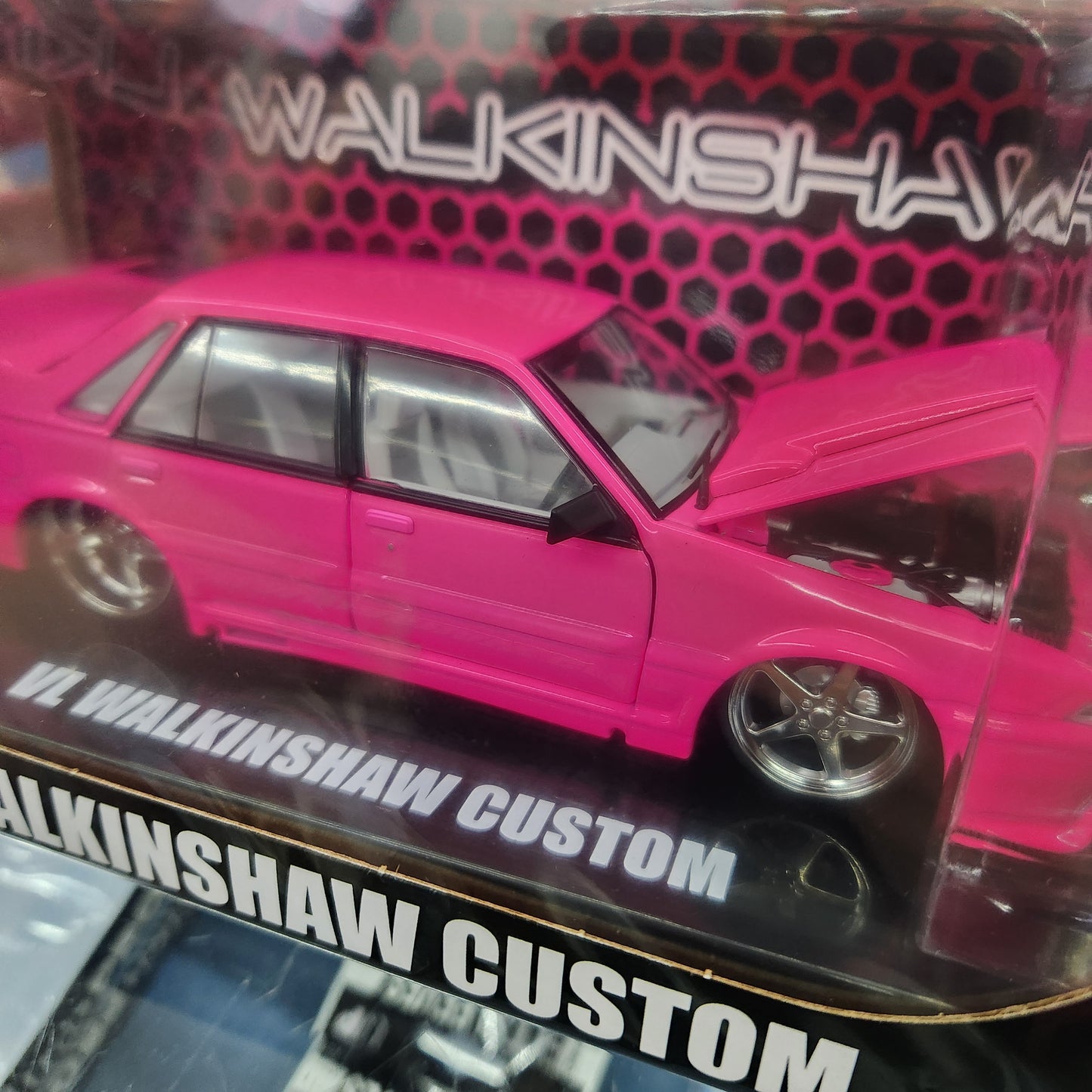 DDA - Holden VL Walkinshaw (Hot Pink) - 1:24 Scale