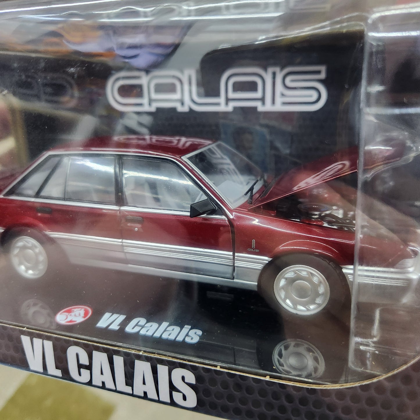 DDA - Holden VL Calais (Red/Silver) - 1:24 Scale