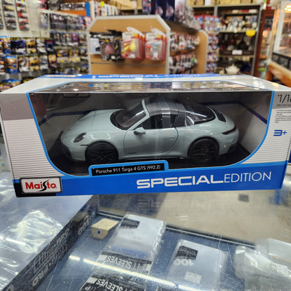 Maisto - Special Edition - Porsche 911 Targa 4 GTS (992) (Shade Metallic Green) - 1:18 Scale