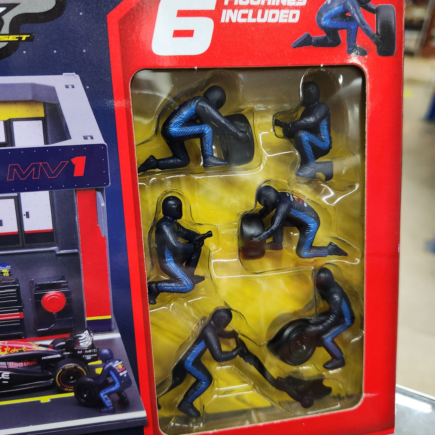 Bburago - 2024 Red Bull F1 Pit Pass Playset - #1 Max Verstappen - 1:43 Scale