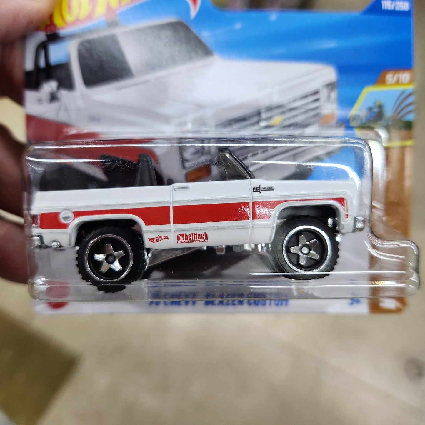 Hot Wheels - '75 Chevy Blazer Custom (White/Red) - Short Card