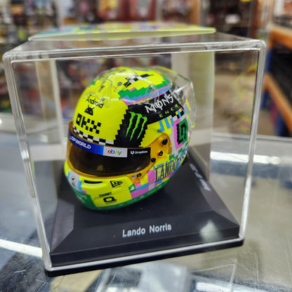 Spark Helmets - McLaren F1 Team Formula 1 - Lando Norris (Great Britain 2024) - 1:5 Scale
