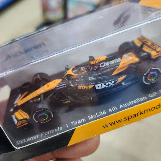 Spark - McLaren 2024 F1 Formula 1 Team MCL38 - #81 Oscar Piastri - 1:64 Scale