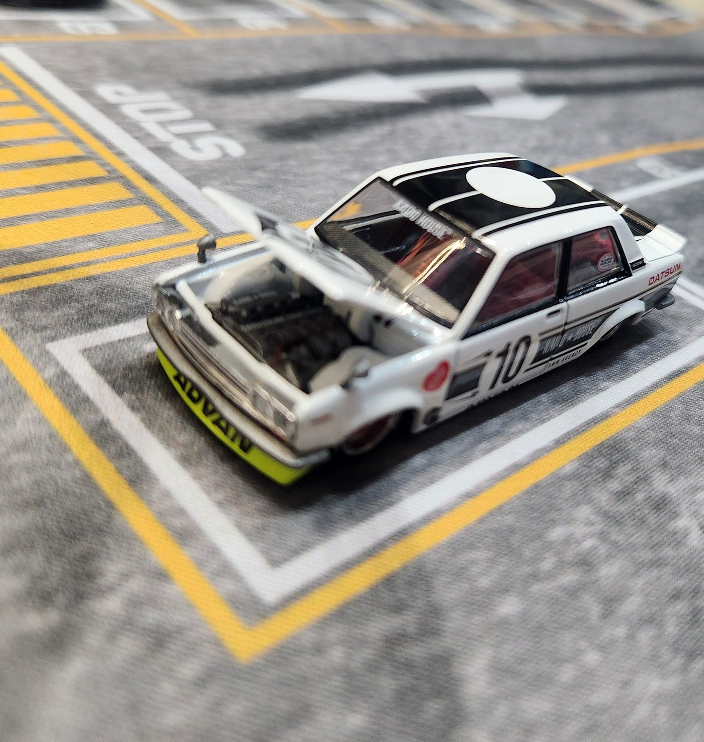 Diecast Diorama Mat - Los Angeles Car Park Street Scene - 1:64 Scale