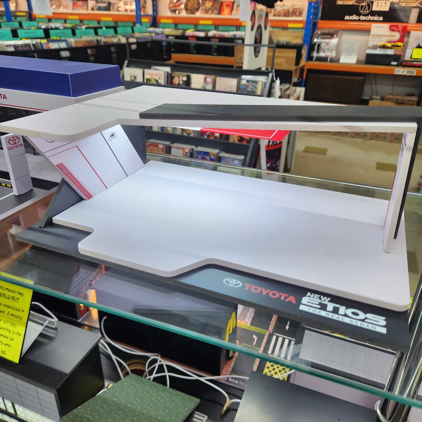 Moreart - Toyota Booth Diorama (Battery Operated) - 1:64 Scale