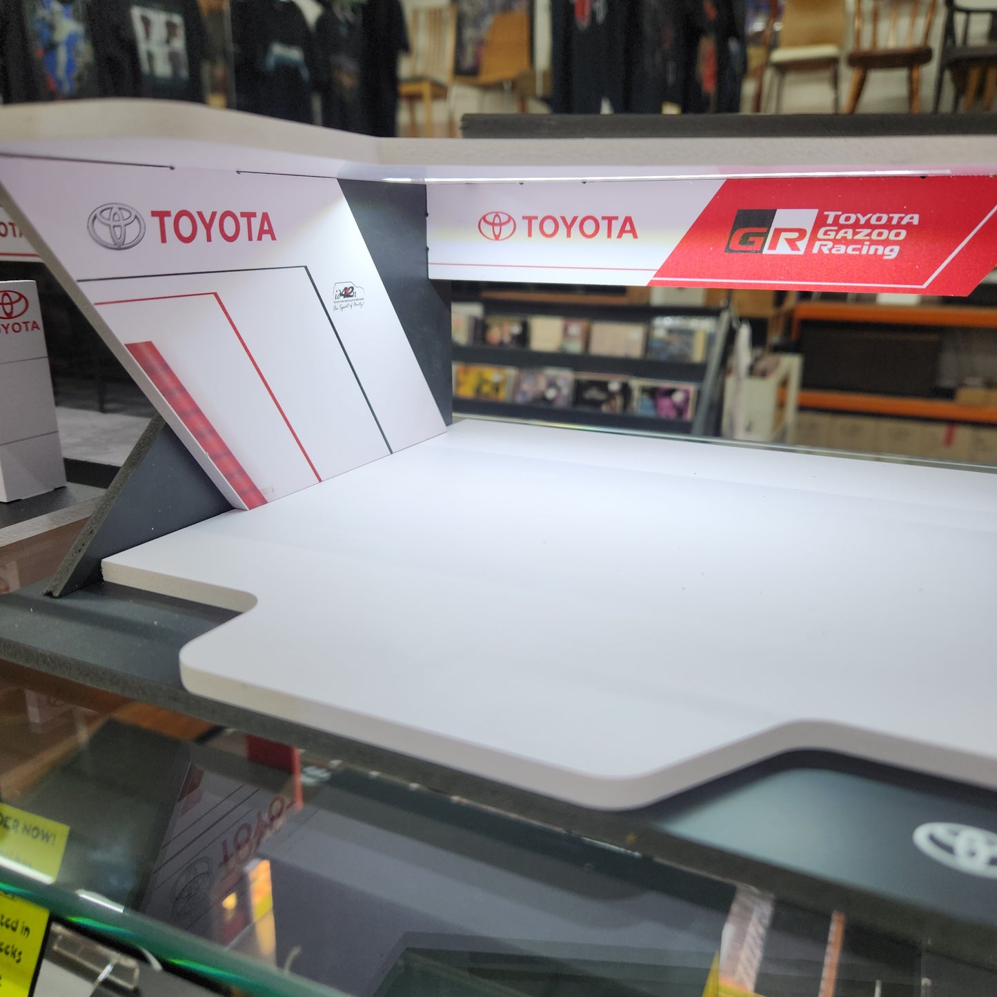 Moreart - Toyota Booth Diorama (Battery Operated) - 1:64 Scale