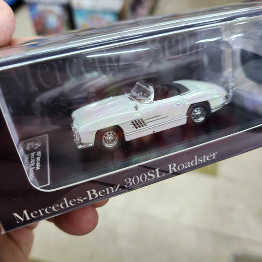 YS Models - 1957 Mercedes-Benz 300SL Roadster (White Chameleon) - 1:64 Scale