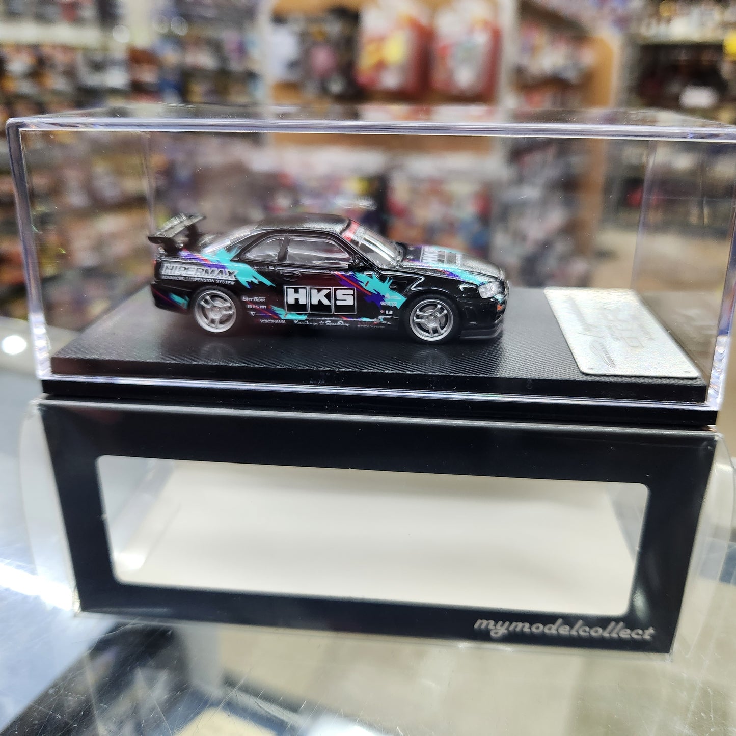 MyModelCollect - Nissan Skyline GT-R (R34) V-Spec 'HKS' - 1:64 Scale