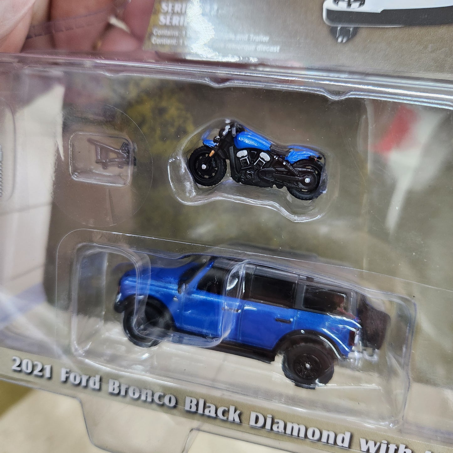 Greenlight - 'Hitch & Tow' Series 32 - 2021 Ford Bronco Black Diamond (Blue) with Utility Trailer