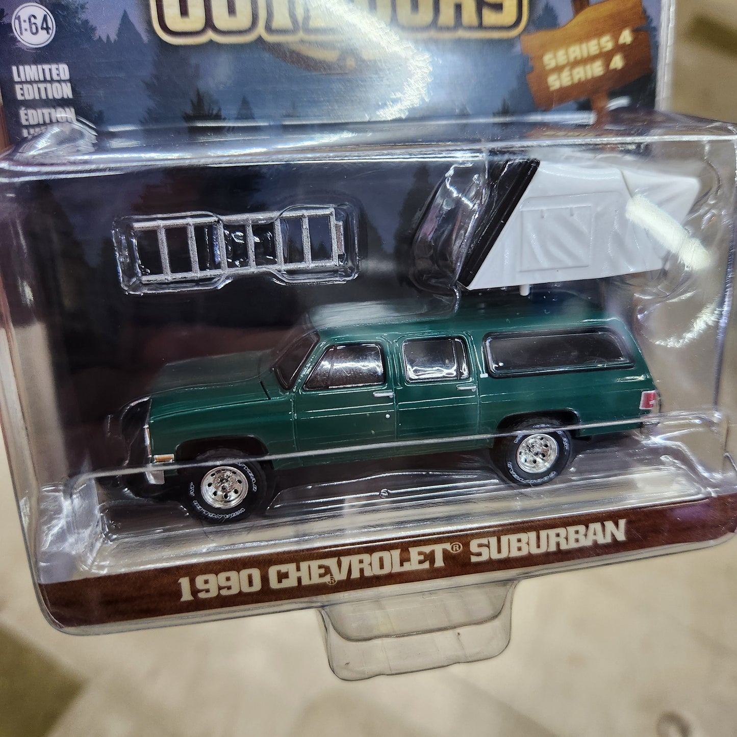 Greenlight - The Great Outdoors Series 4 - 1990 Chevrolet Suburban (Green) with 'Rooftop Camper'