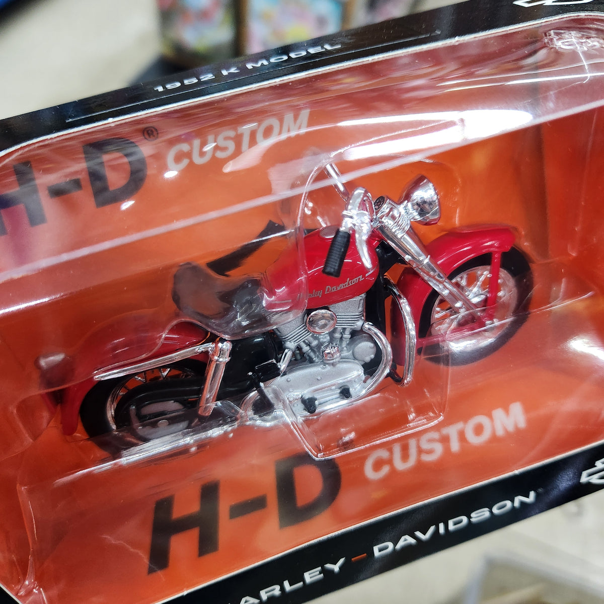Maisto Harley Davidson Modell 1952 K Model – Motorrad-Miniatur Im Maßstab 1:18, Weiß, Sammlerstück Maisto Harley Davidson Modell 1952 K Model – Motorrad-Miniatur Im Maßstab 1:18, Weiß, Sammlerstück