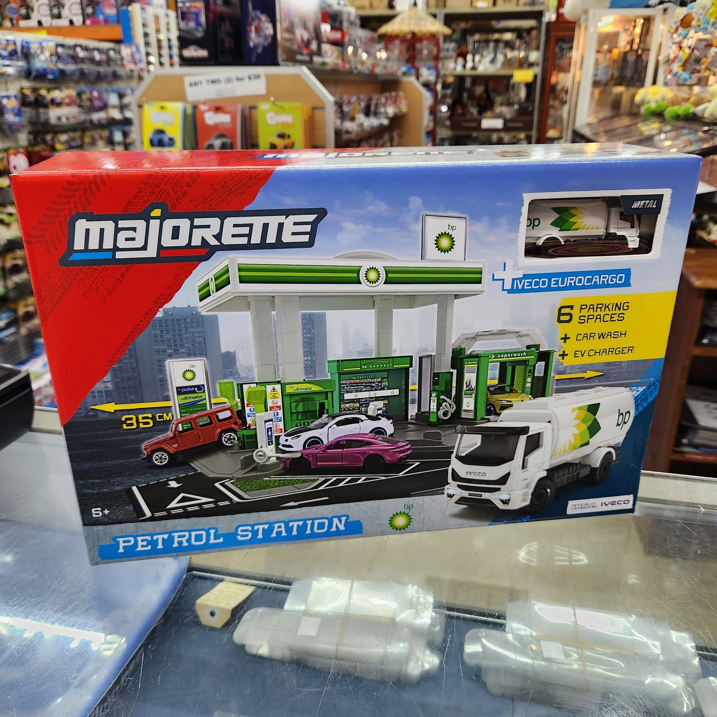 Majorette - BP Service Station + 1 Vehicle Gift Set - 1:64 Scale
