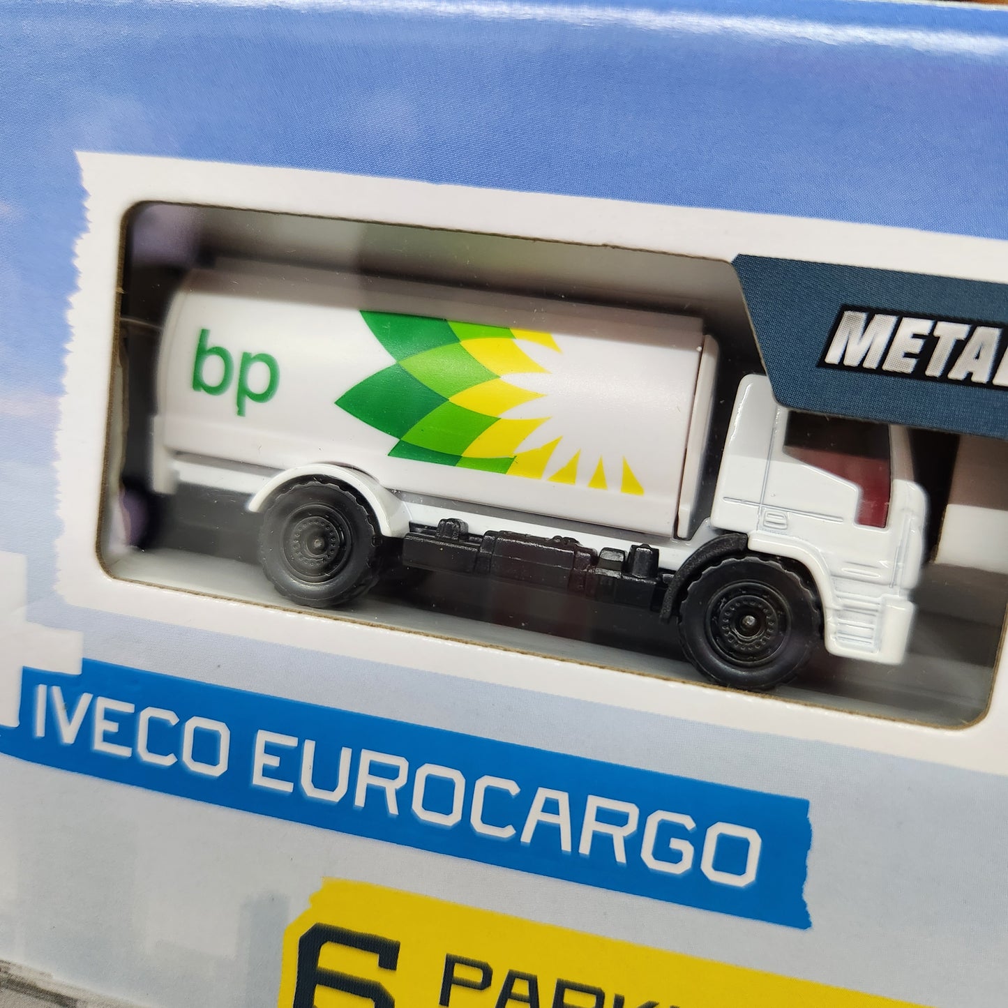 Majorette - BP Service Station + 1 Vehicle Gift Set - 1:64 Scale