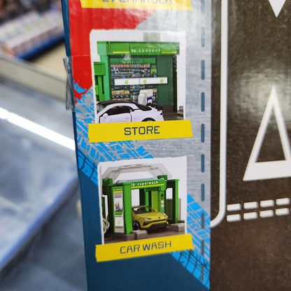 Majorette - BP Service Station + 1 Vehicle Gift Set - 1:64 Scale