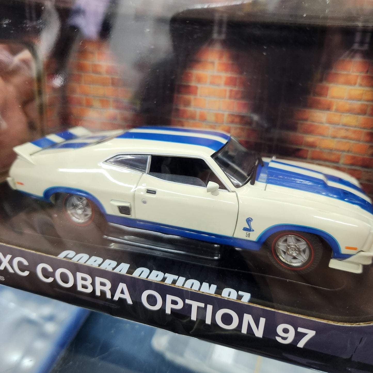 DDA - Ford Falcon XC Cobra Option 97 (White/Blue) - 1:32 Scale