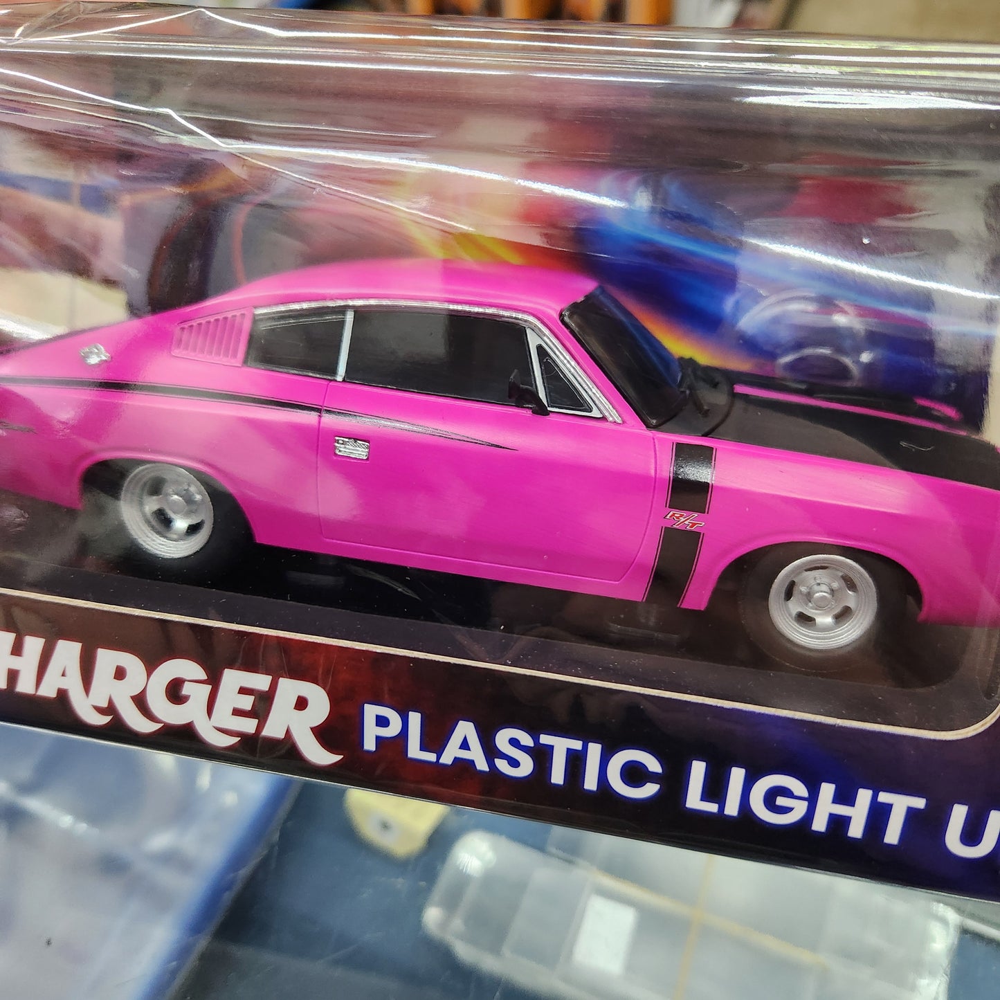DDA - Valiant E38 Charger (Pink) - Light Up - 1:24 Scale