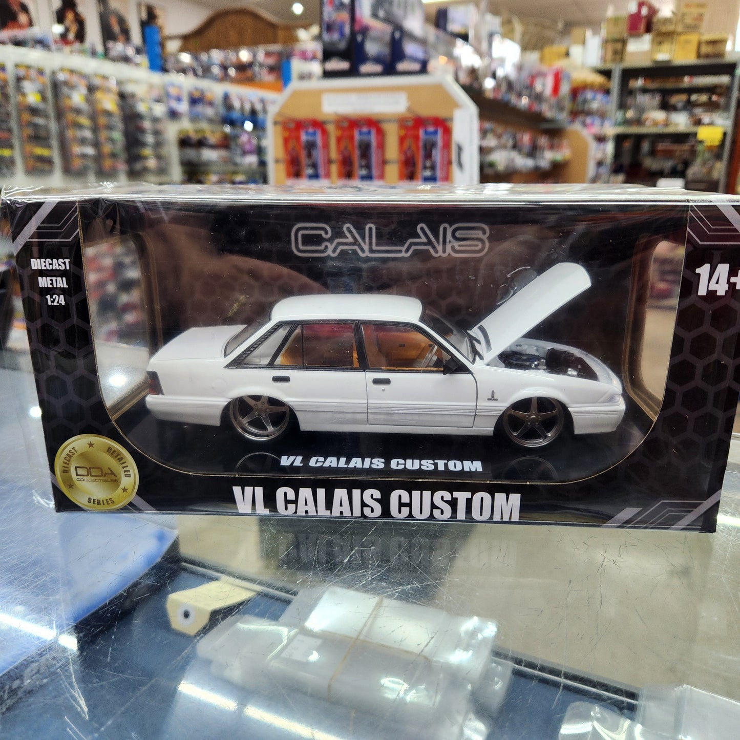 DDA - Holden VL Calais Custom (Metallic White) - 1:24 Scale