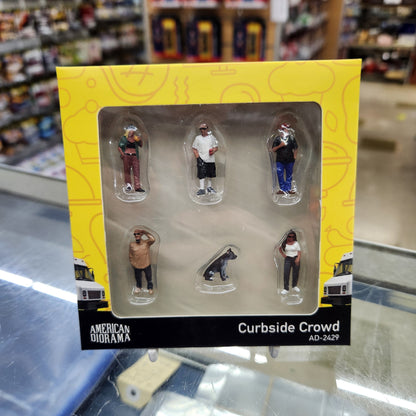 American Diorama - Diecast Figurines 'Curbside Crowd'