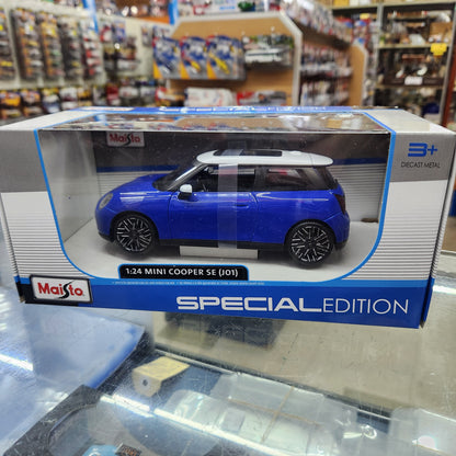 Maisto - Mini Cooper SE (JO1) (White/Blue) - 1:24 Scale