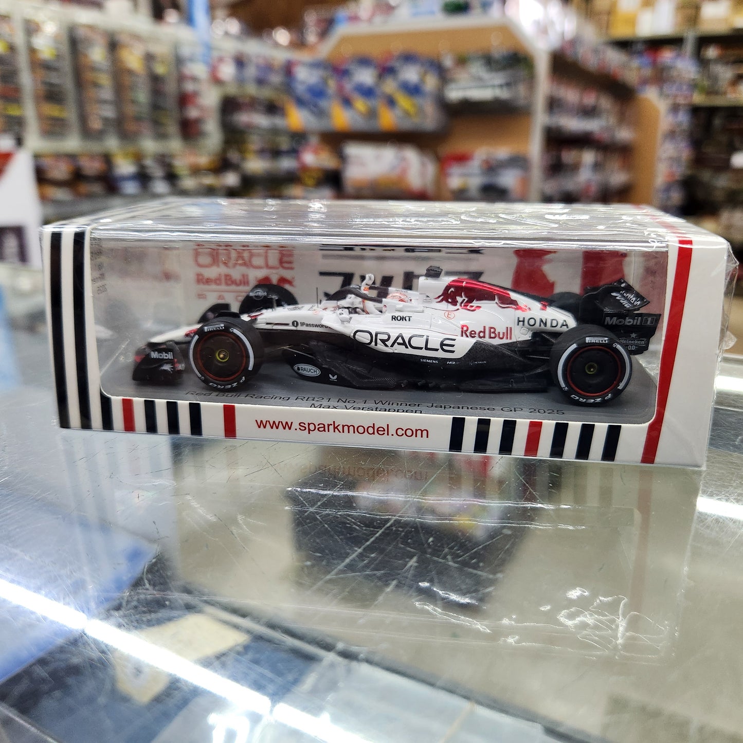 Spark - Red Bull Racing Formula 1 F1 2025 Japanese Winner - #1 Max Verstappen  - 1:43 Scale