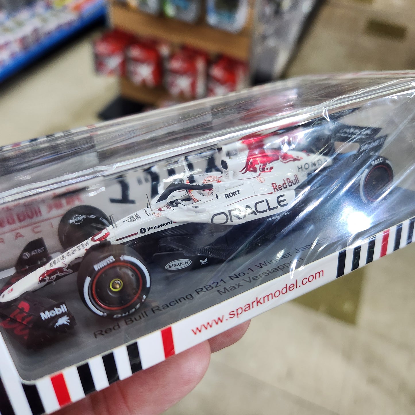 Spark - Red Bull Racing Formula 1 F1 2025 Japanese Winner - #1 Max Verstappen  - 1:43 Scale
