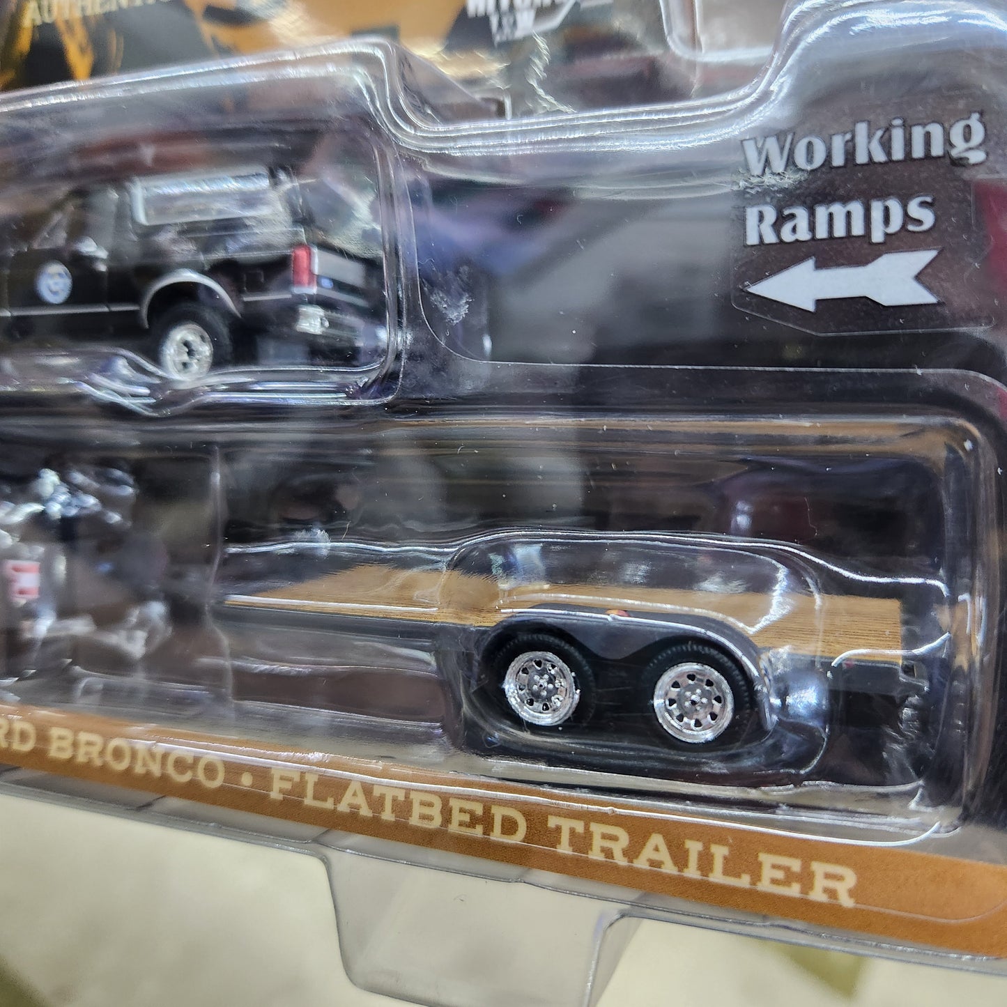 Greenlight - Hollywood 'Hitch & Tow' - Ford F-150 & Ford Bronco 'Yellowstone'