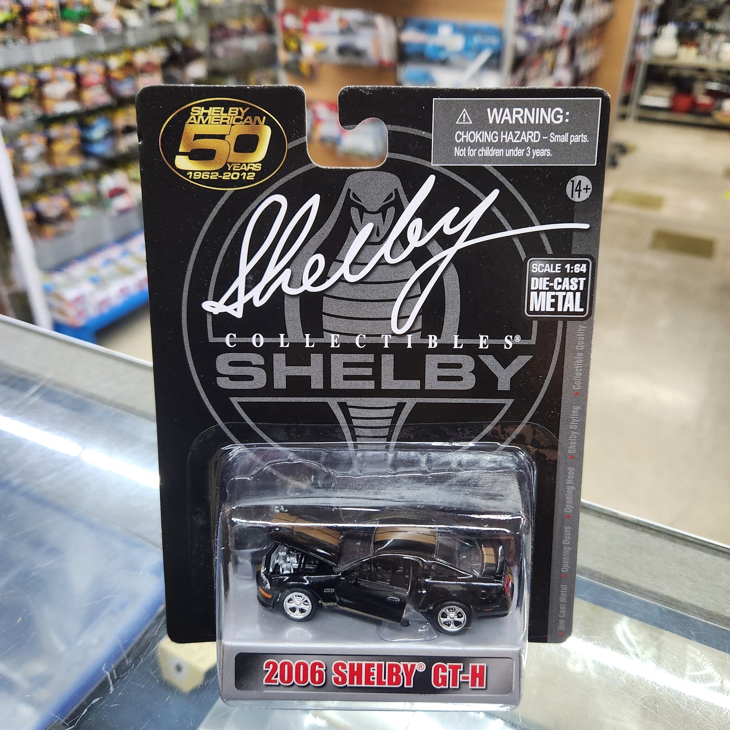 Shelby Collectibles - 2006 Shelby GT-H (Black / Gold) - 1:64 Scale