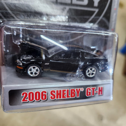 Shelby Collectibles - 2006 Shelby GT-H (Black / Gold) - 1:64 Scale