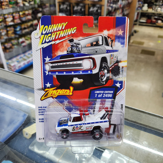 Johnny Lightning - 1965 Chevy Tow Truck (Zingers Series)