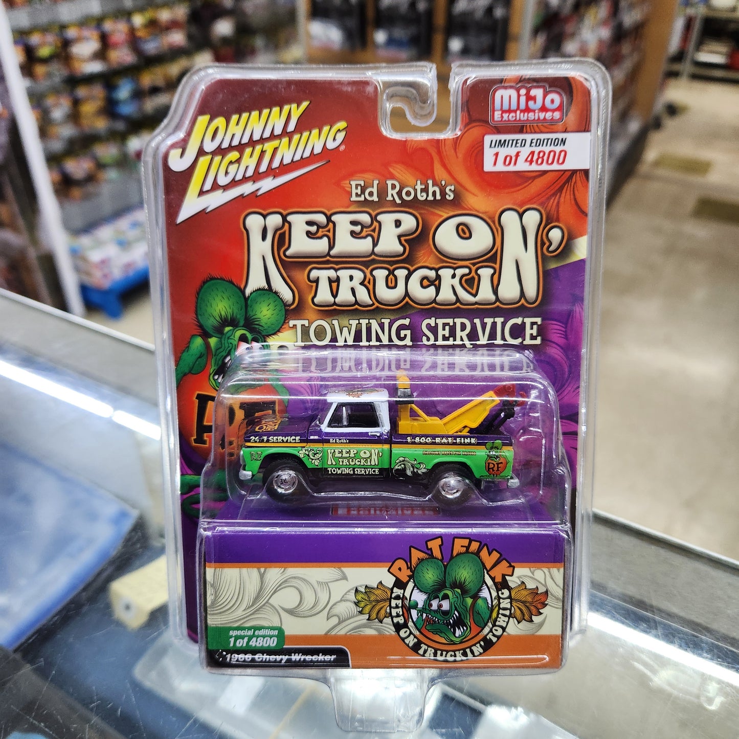 Johnny Lightning - 1966 Chevy Ed Roth's 'Keep on Truckin' Towing Service