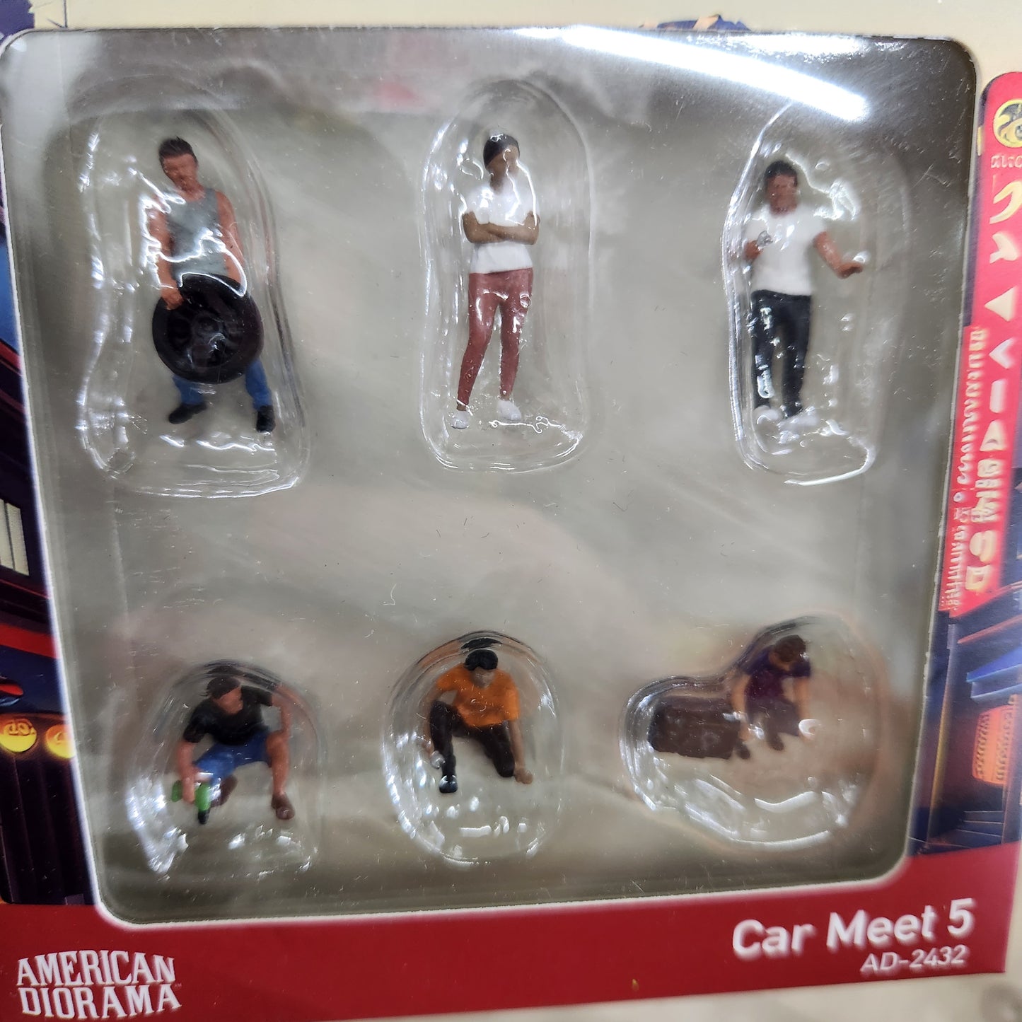 American Diorama - Diecast Figurines - Car Meet 5 - 1:64 Scale