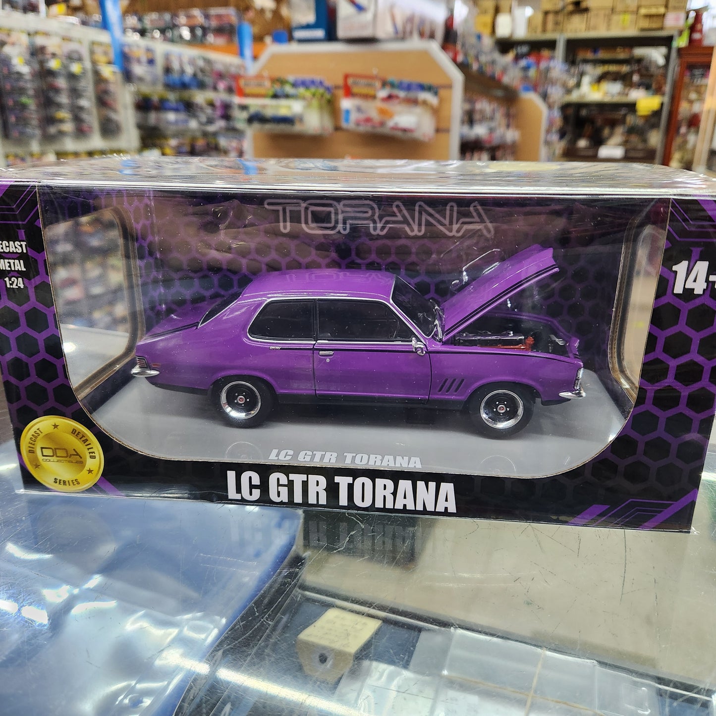 DDA - Holden LC Torana GTR (Purple) - 1:24 Scale