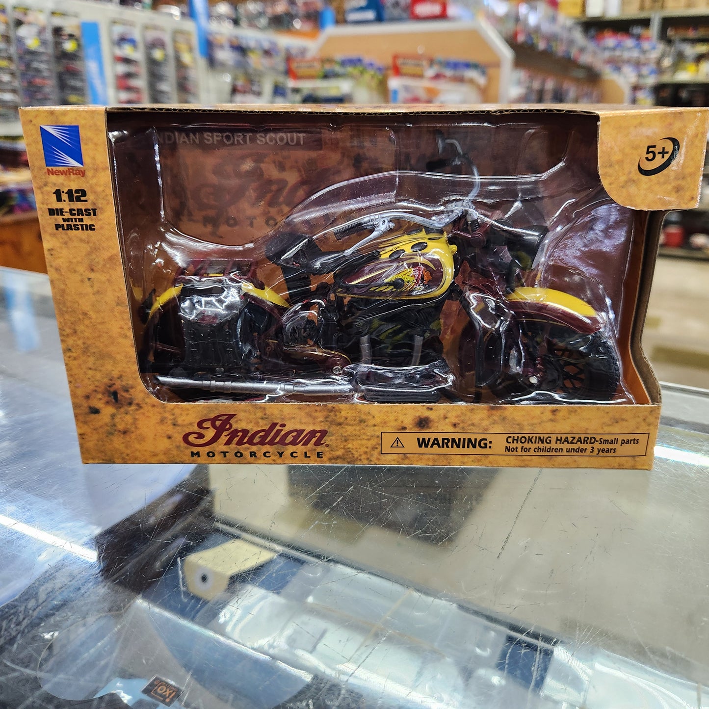 New Ray - 1934 Indian Sport Scout Motorcycle - 1:12 Scale